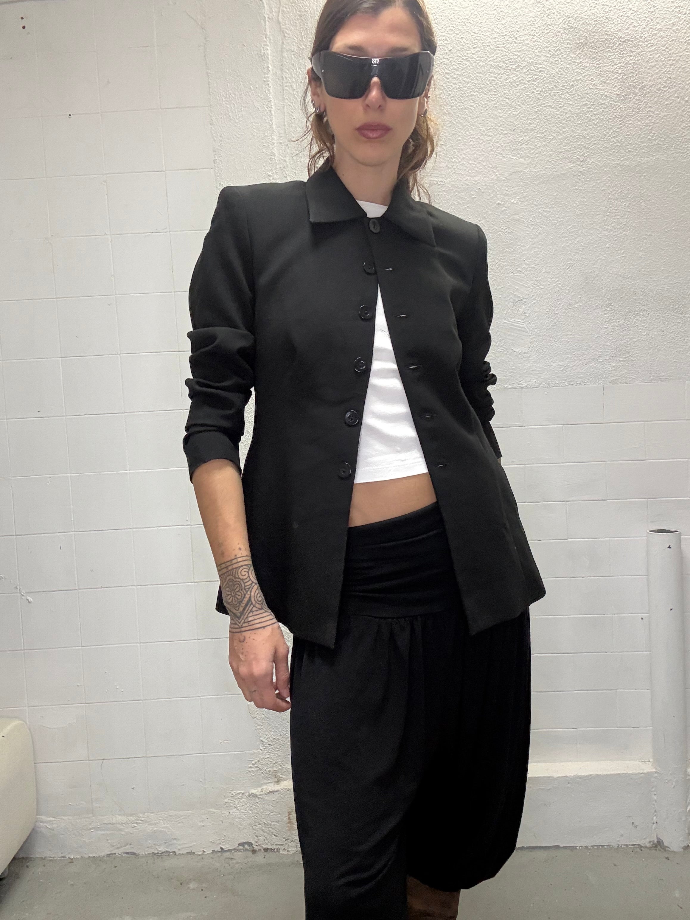 098 BUTTON UP BLACK BLAZER