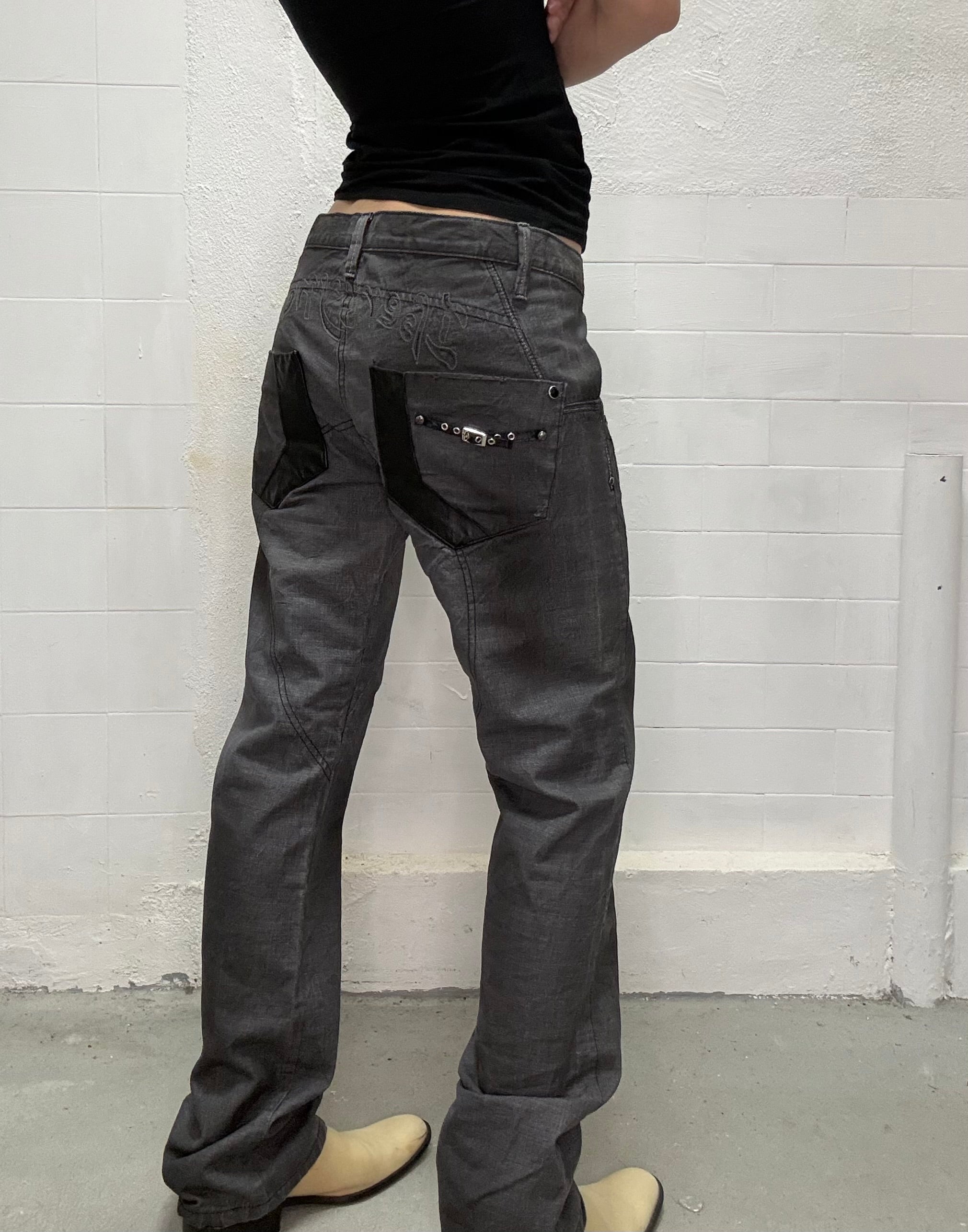 084 LOW RISE DETAILED GREY JEANS