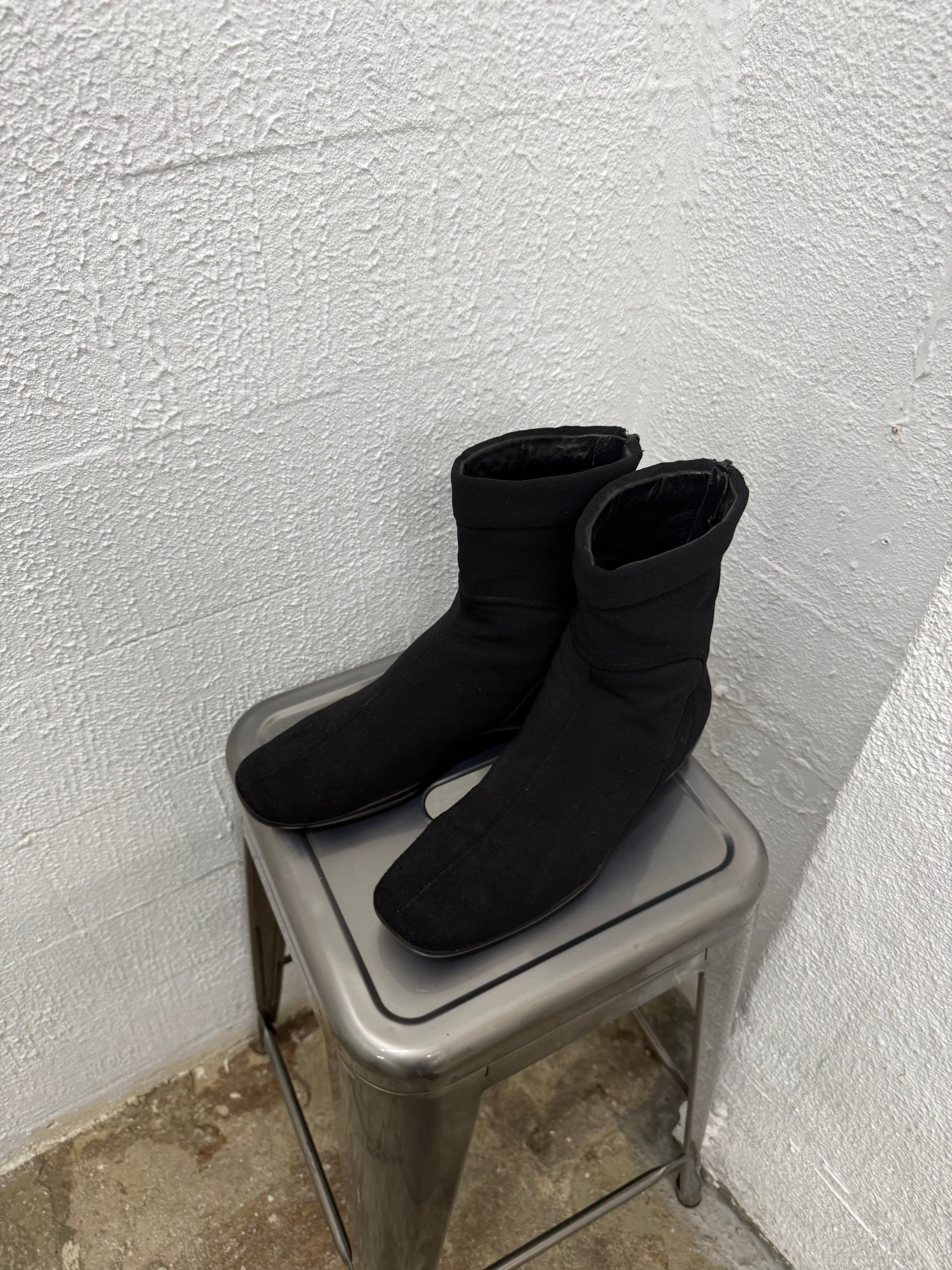 0106 VINTAGE SPORT PRADA BOOTS