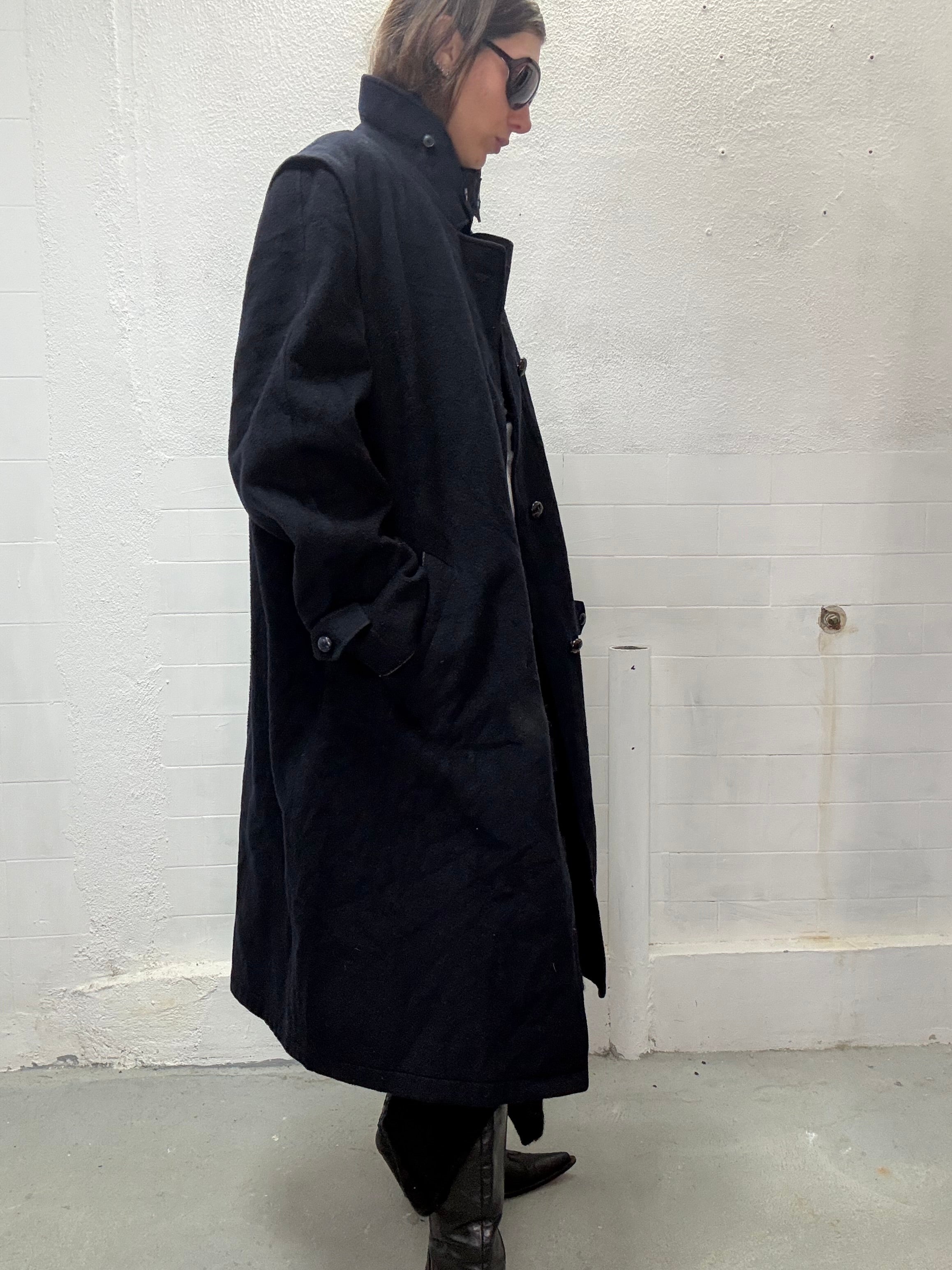 Heritage wool coat in navy with timeless cut
